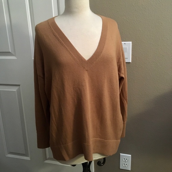LOFT Sweaters - Loft v-neck sweater